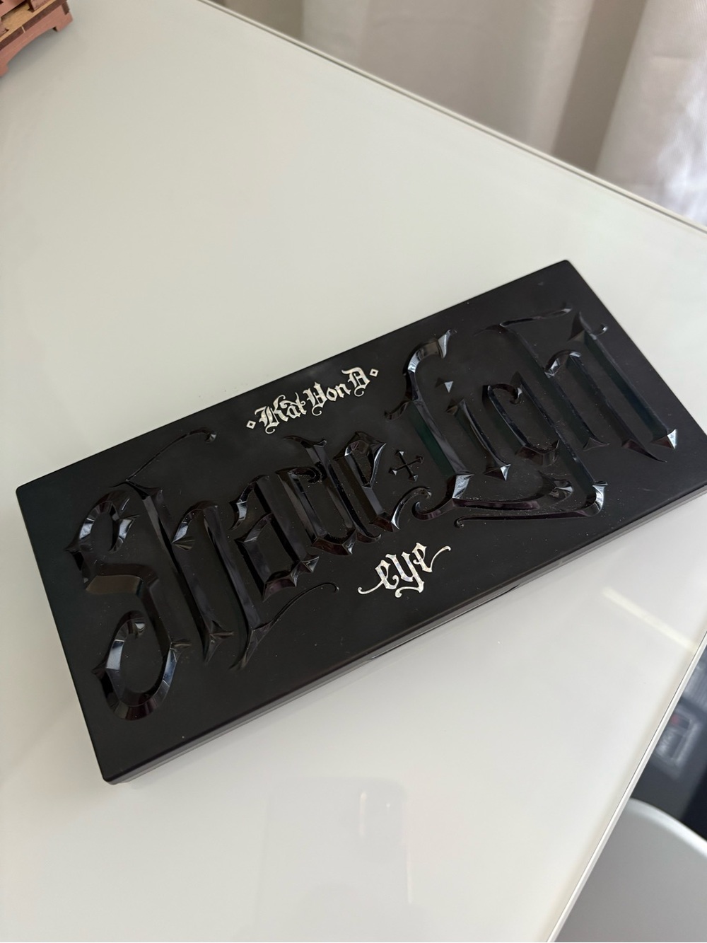 Kat Von D Shade + Light Glimmer Eye Contour Palette
